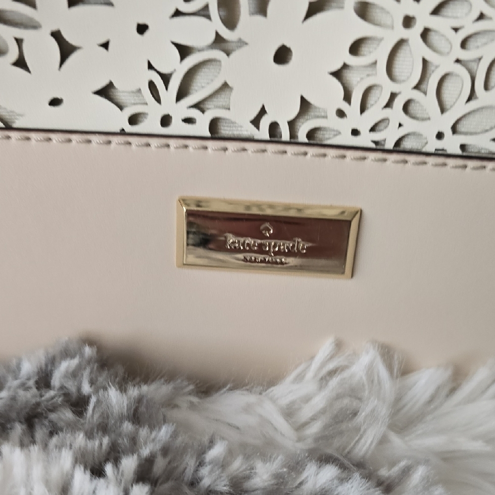 Kate Spade Chic Cream Cut-Out Tote Bag - Picture 10 of 11